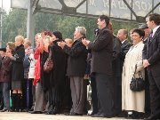 День города 2008. Гости приветствуют карнавал.jpg